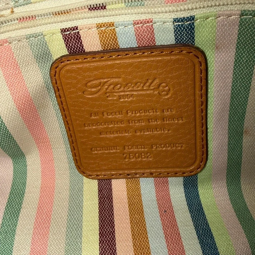 Y2K Fossil tan canvas shoulder bag with leather straps. Fossil 75082